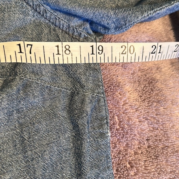 Merona Woman’s denim shirt. Size Medium. - Picture 8 of 10